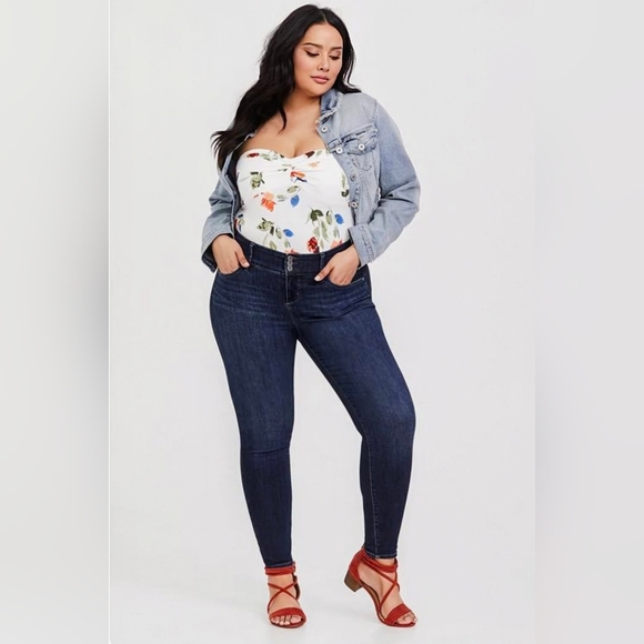 TORRID, NWOT, Foxy Knot Front, Floral Tube Top, Size 2X - Picture 13 of 13